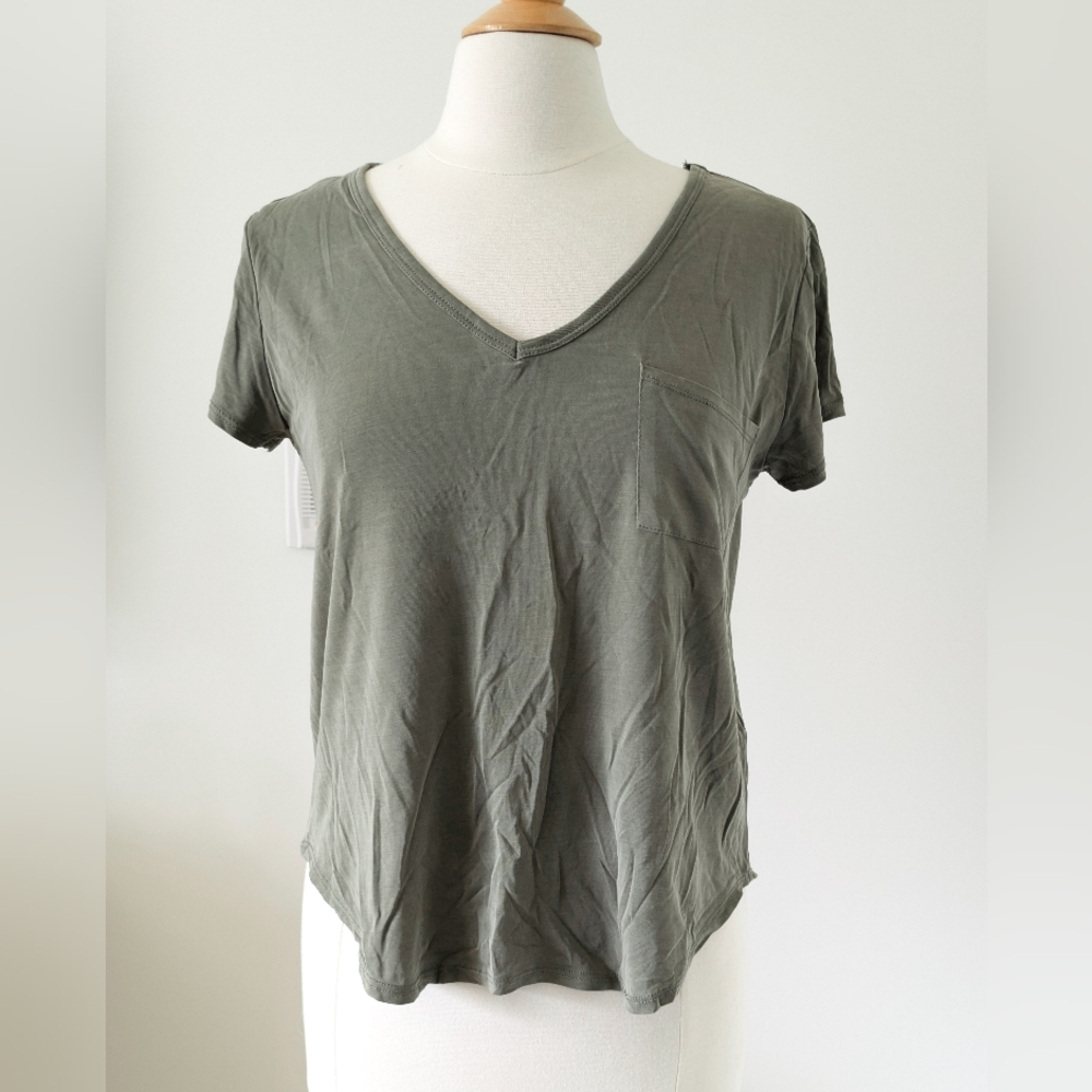 Urban Heritage v-neck loose t-shirt with pocket kakhi green MEDIUM